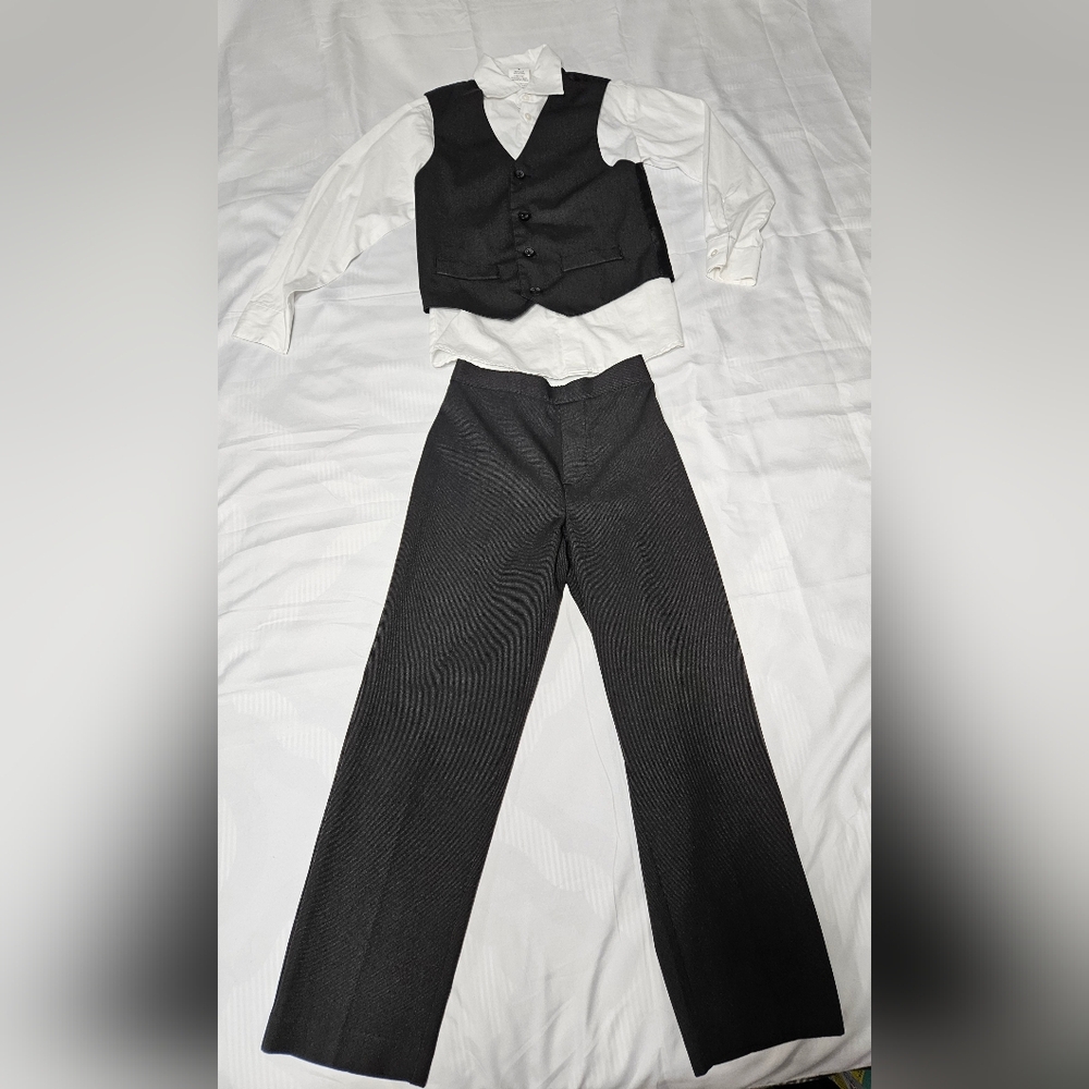 Van Heusen Boy Classic Black Pantsuit - Picture 1 of 5